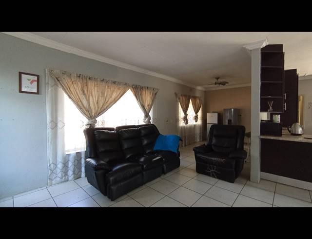 3 BEDROOM FREEHOLD FOR SALE IN SILVERTON